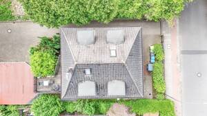 Gepflegtes Mehrfamilienhaus mit 3 aufgeteilten Wohneinheiten & Doppelgarage! – 22523 Hamburg – Vorschaubild 8