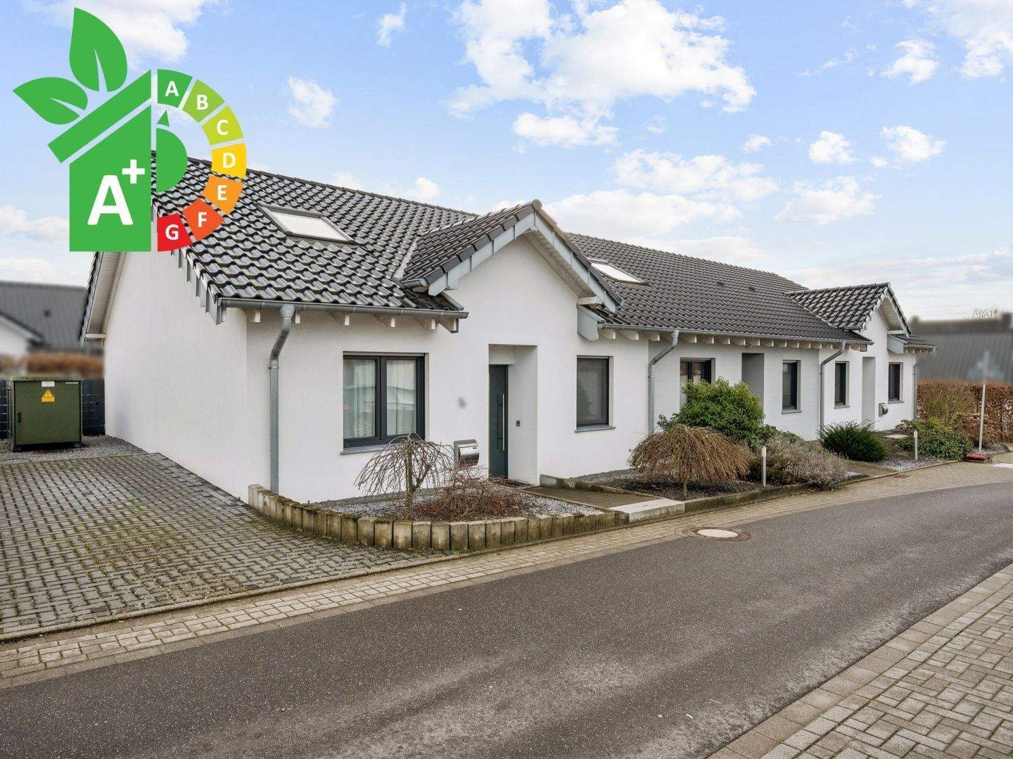 Linnich - Altersgerechtes und energieeffizientes Traumhaus in sehr guter Lage von Körrenzig – Linnich – Bild 1 von 9