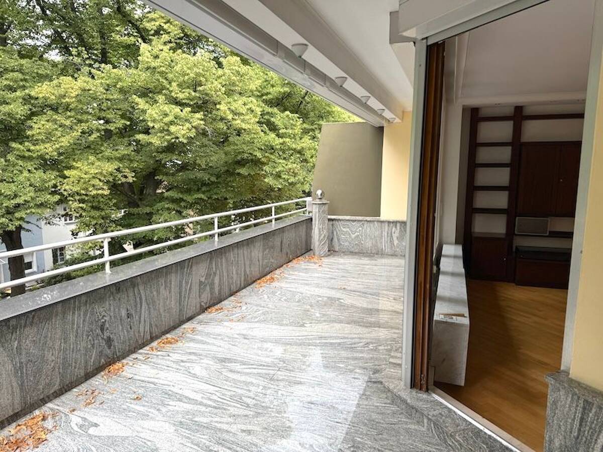 lichdurchflutete Dachgeschosswohnung mit unverbaubarem Blick – 14052 Berlin – Bild 1 von 9
