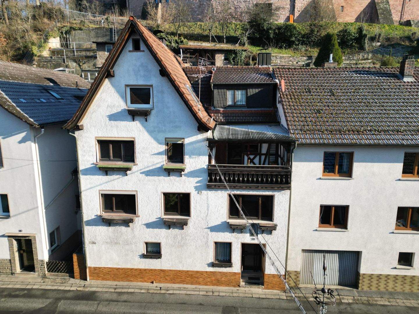 Am Fuße der Burg Rieneck - Wohnhaus mit viel Potenzial – Rieneck – Vorschaubild 2