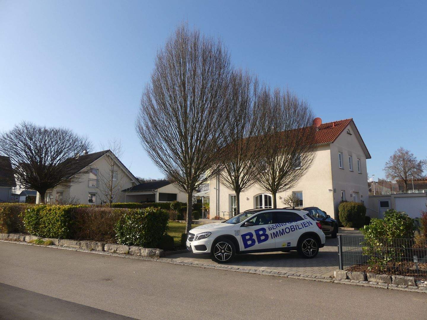 R E S E R V I E R T ! Reizende Familieninsel mit schönem Garten in sonniger Lage direkt in Inzigkofen. – Inzigkofen – Bild 1 von 9