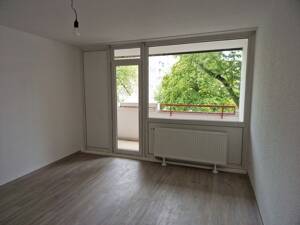 Da kommt man gern Heim. Komplett renovierte 2-Zimmer-Wohnung mit Balkon! – 44359 Dortmund – Vorschaubild 1