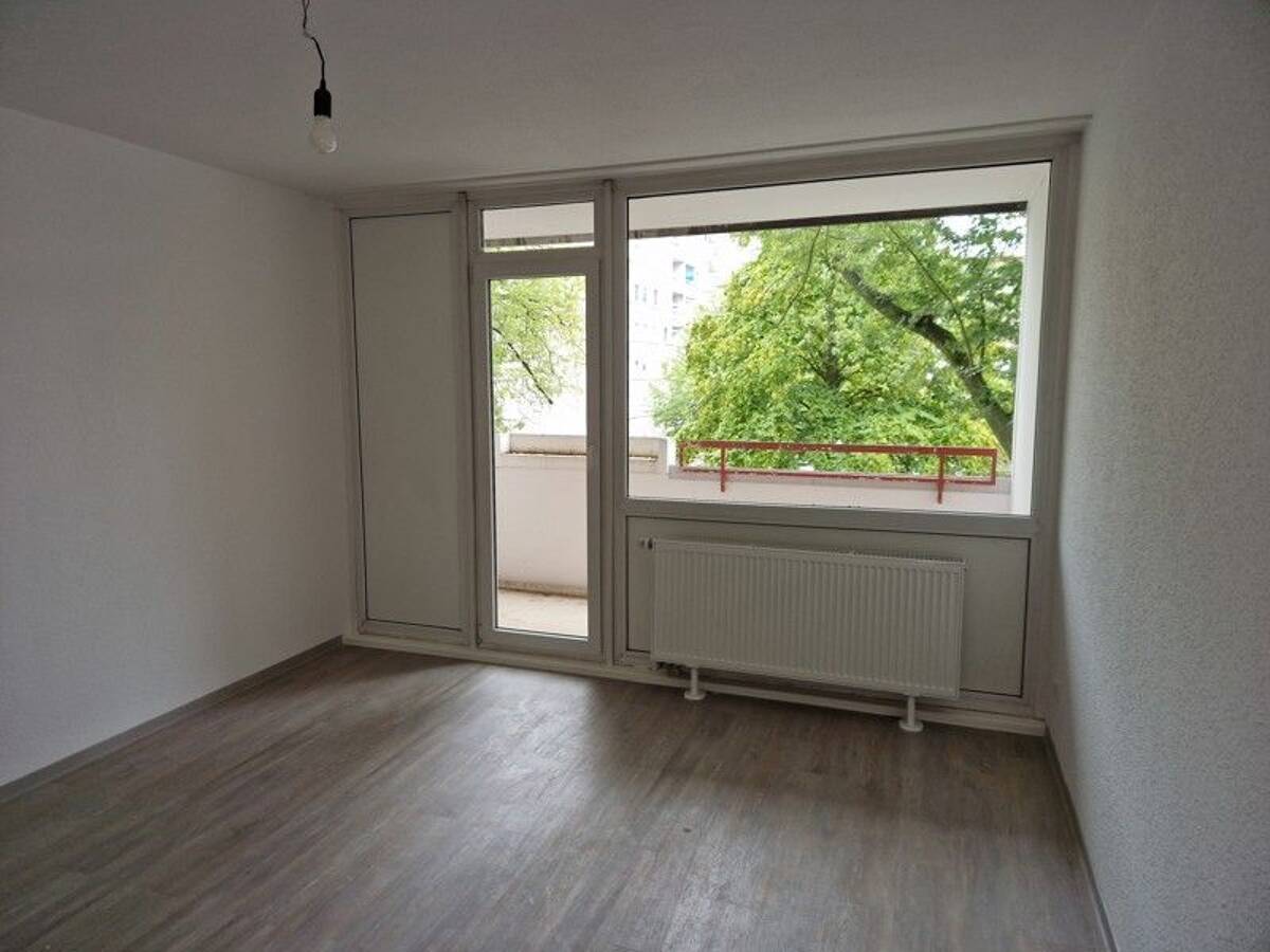 Da kommt man gern Heim. Komplett renovierte 2-Zimmer-Wohnung mit Balkon! – 44359 Dortmund – Bild 1 von 7