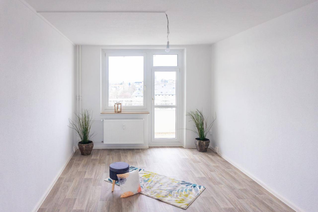 NEU sanierte Balkonwohnung in zentraler Lage
