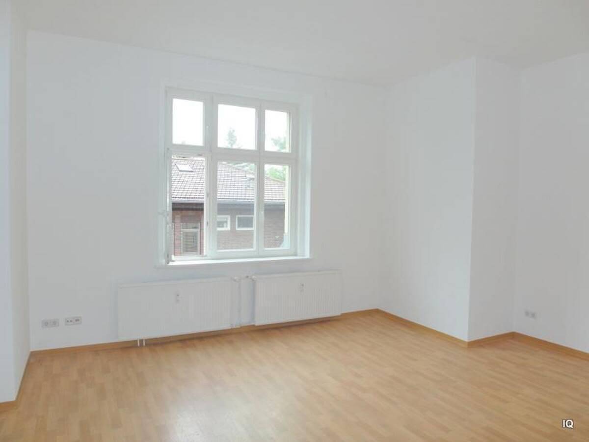 Ab sofort zu haben: 1-Zimmer-Singlewohnung mit Pantryküche und Badewanne * Hobbyraum möglich – 2943 Weißwasser/Oberlausitz – Bild 1 von 9