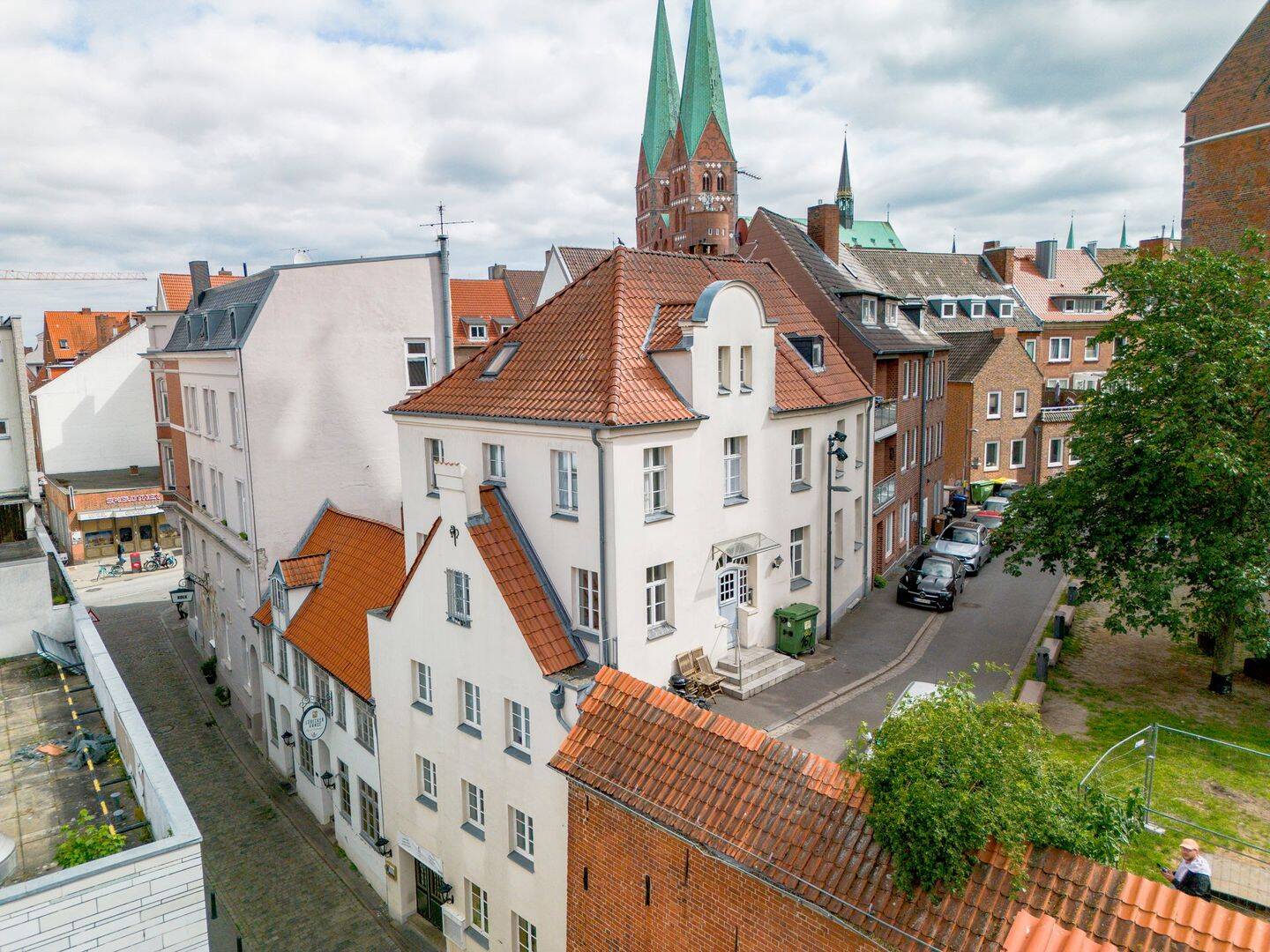 Frei - 2 Zimmer - Lübecker Altstadt mit Blick auf die Petrikirche – Lübeck – Vorschaubild 3