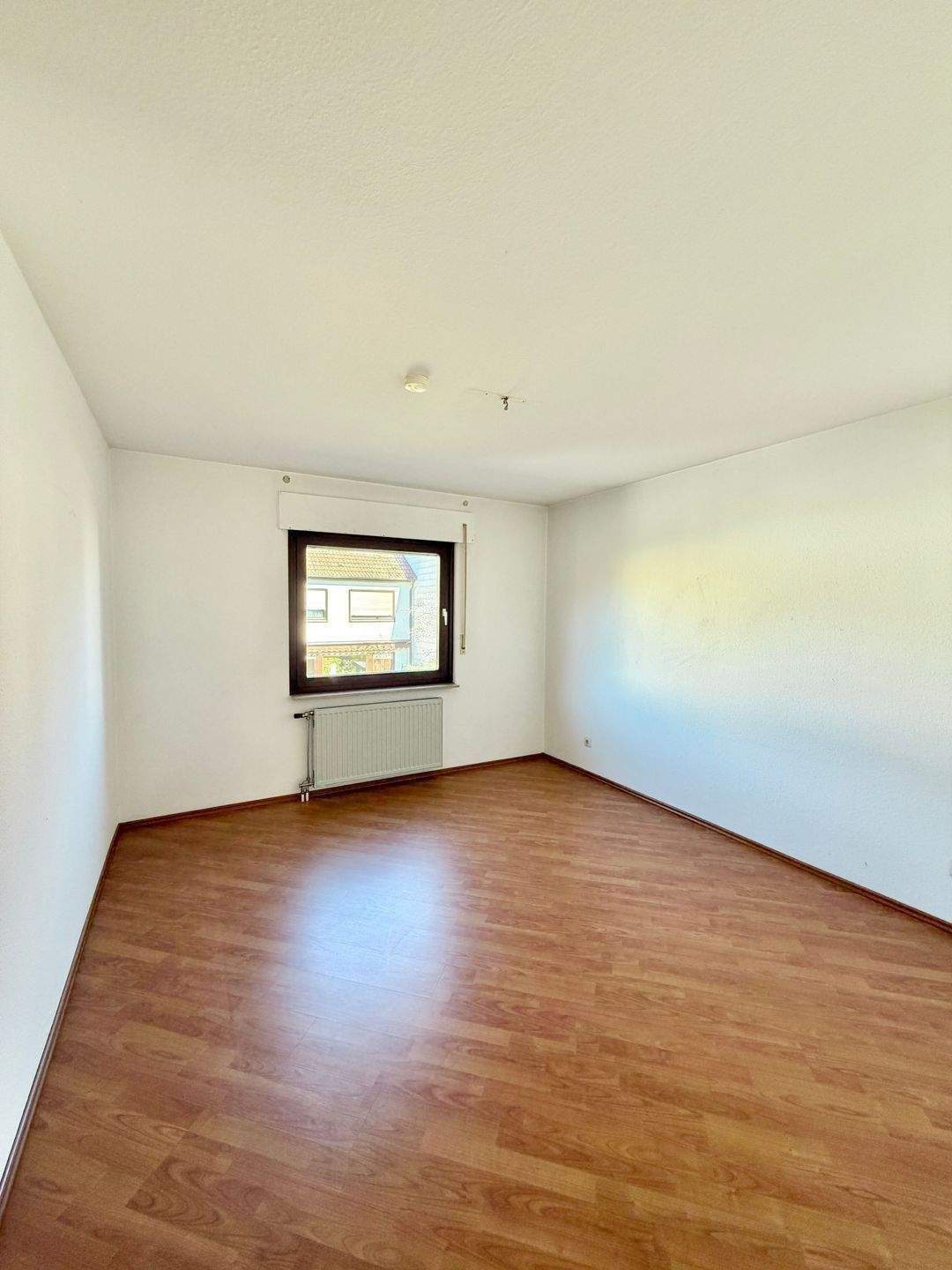 Großzügiges Reihenmittelhaus in begehrter Lage von Nürnberg-Weiherhaus – mit Garten, Terrasse und Garage – Nürnberg – Vorschaubild 6