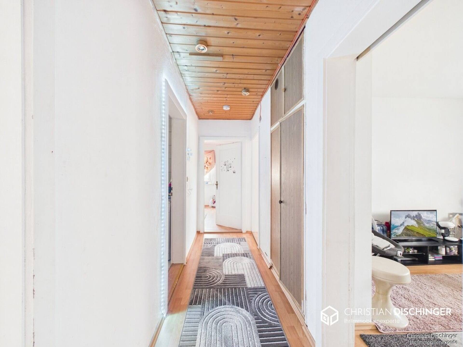 Mehrfamilienhaus in 93055 Regensburg / Schwabelweis mit 421 m² kaufen