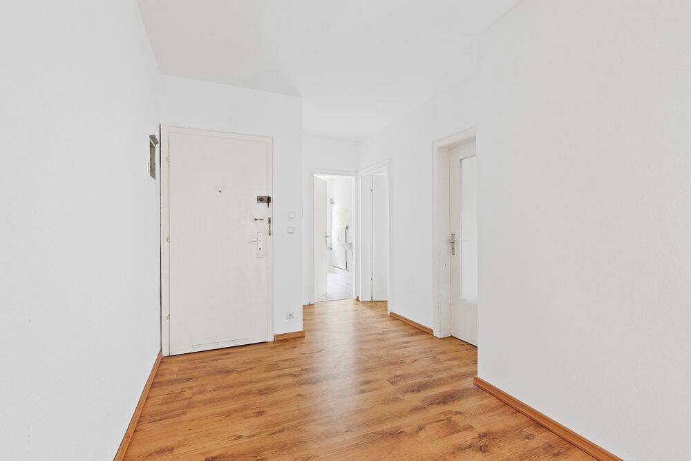 Charmante 3 Zimmer - Wohnung inkl. Stellplatz, Südbalkon und Blick ins Grüne - bezugsfrei und modernisierungsbereit!