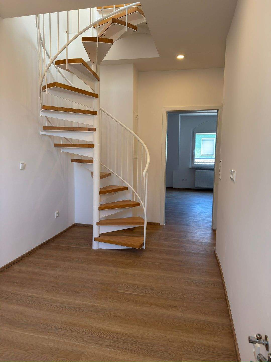 Erstbezug nach kompletter Kernsanierung: Charmante 3-Zimmer-Maisonettewohnung mit Balkon in absolut ruhiger Bestlage in St. Peter, Nähe Wöhrder See – Nürnberg – Vorschaubild 6