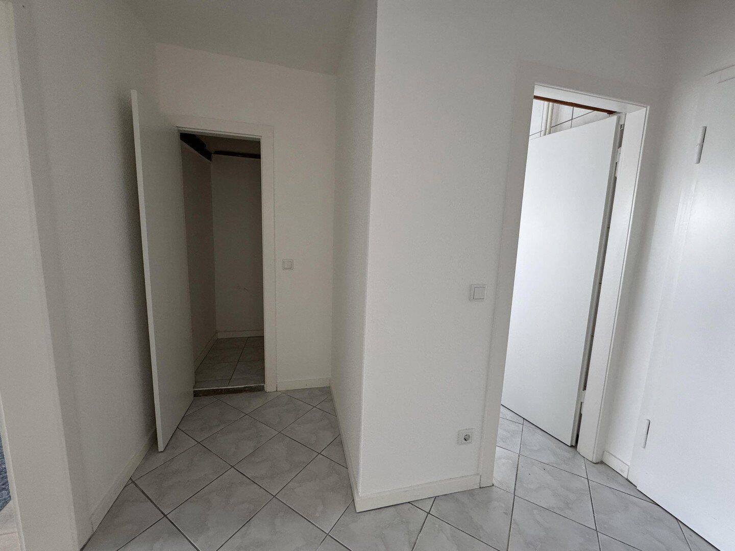 Ruhig wohnen mit Aussicht - 2-Zimmer-Wohnung im 6. OG mit Aufzug – Mettmann – Vorschaubild 4