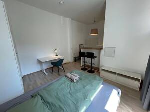 Schönes voll möbliertes Apartment am Tempelhofer Feld – 12049 Berlin – Vorschaubild 3