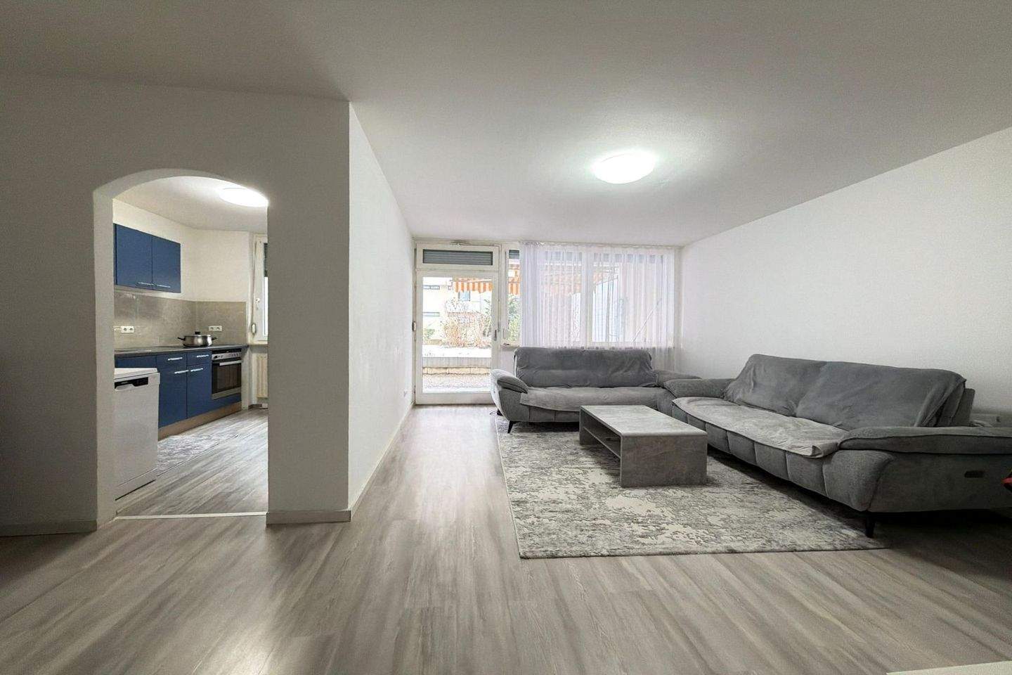 Zentrale, vermietete 3 Zi. Wohnung mit TG & Außenstellplatz sowie Terrasse im Herzen von Augsburg – Augsburg – Bild 1 von 9