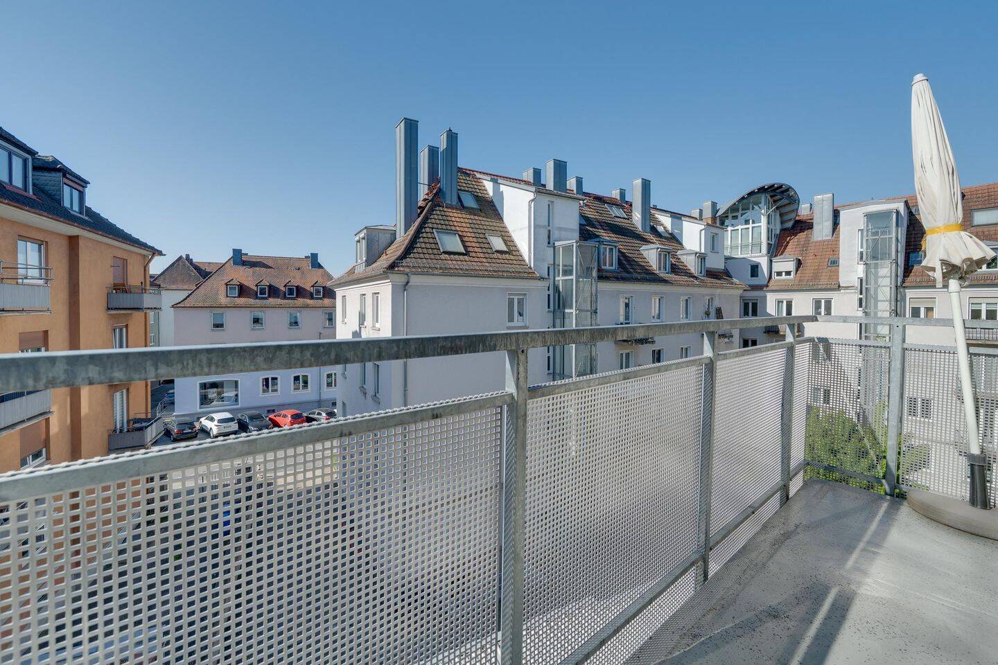Bezugsfrei & frisch renoviert - helle 3-Zimmer-Wohnung mit Balkon und Einbauküche – Würzburg – Vorschaubild 2
