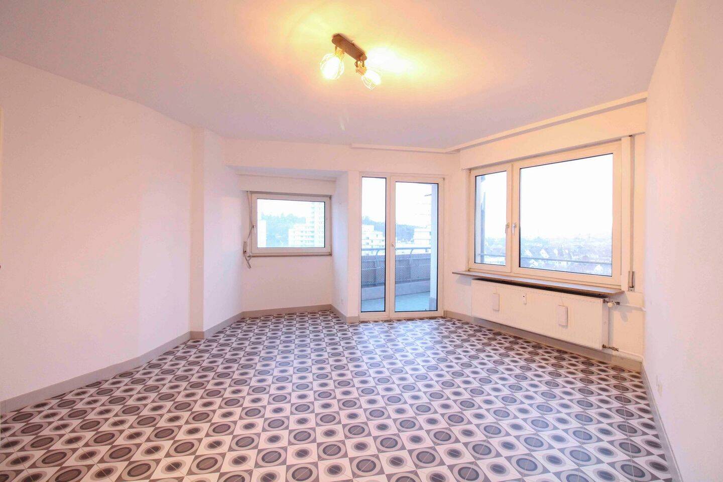 Wohnen mit Aussicht - moderne 2-Zimmer Wohnung im ikonischen Romeo-Hochhaus in Stuttgart-Rot – Stuttgart – Vorschaubild 6