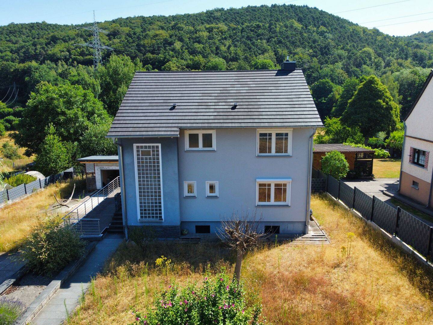 Modernisiertes Einfamilienhaus mit XXL-Grundstück am Ortsrand – Bruchmühlbach-Miesau – Bild 1 von 9