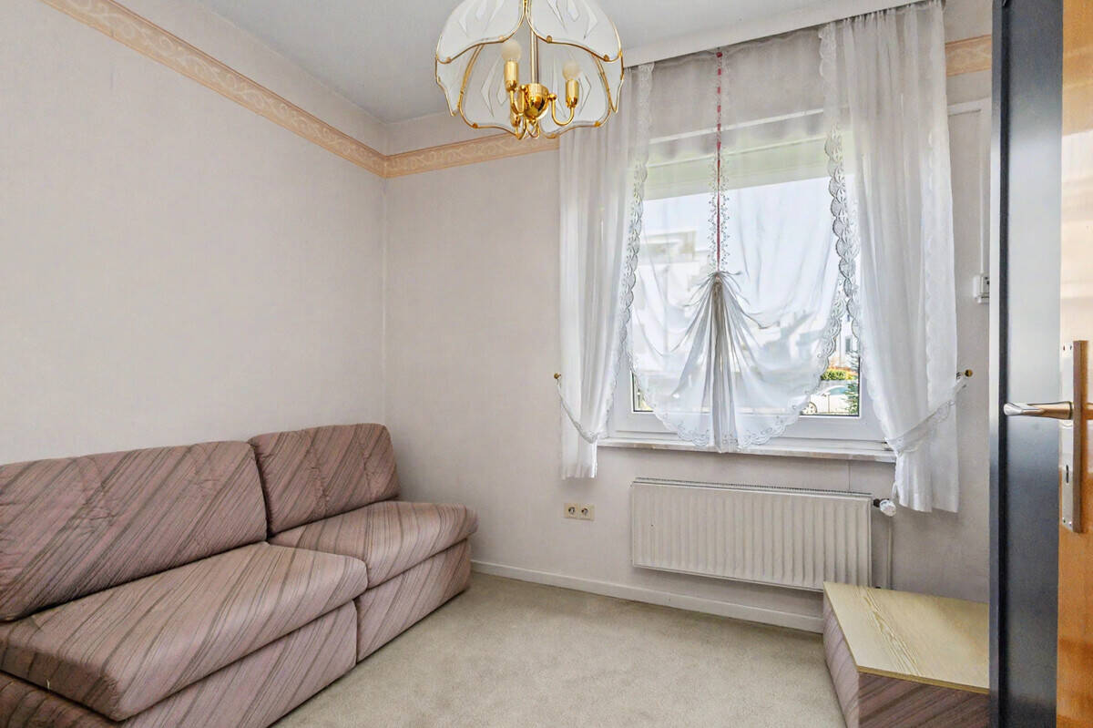 Gepflegtes 3-Fam.-Haus in verkehrsberuhigter Lage von Opladen mit bezugsfreier 4-Zimmer-EG-Wohnung! – Leverkusen – Vorschaubild 3