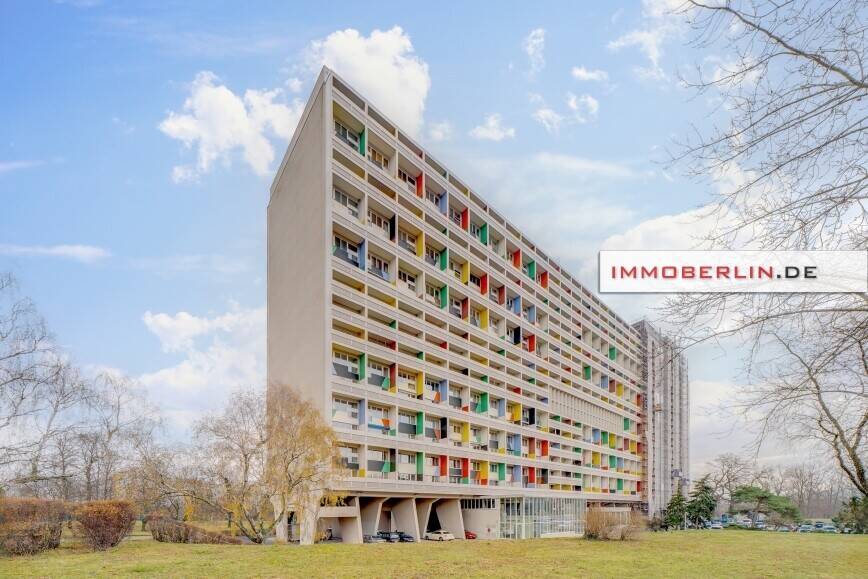 IMMOBERLIN.DE - Exklusive 3-Zimmer-Wohnung mit Loggia im Corbusierhaus nahe Olympiastadion – Berlin – Vorschaubild 2