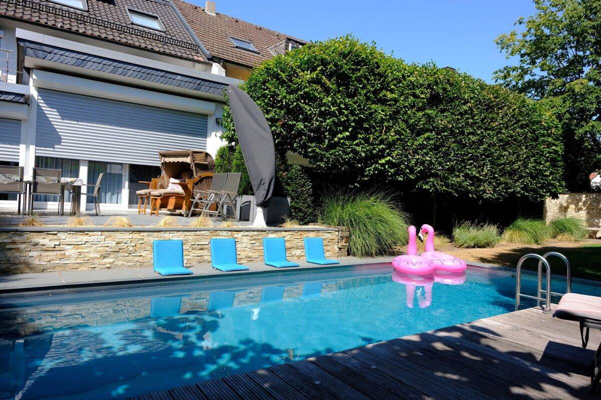 Exklusive Wohlfühloase in GE-Resse: 214 m² Luxus, Schreiner-Einbauten & traumhafter Naturpool – 45892 Gelsenkirchen – Bild 1 von 9
