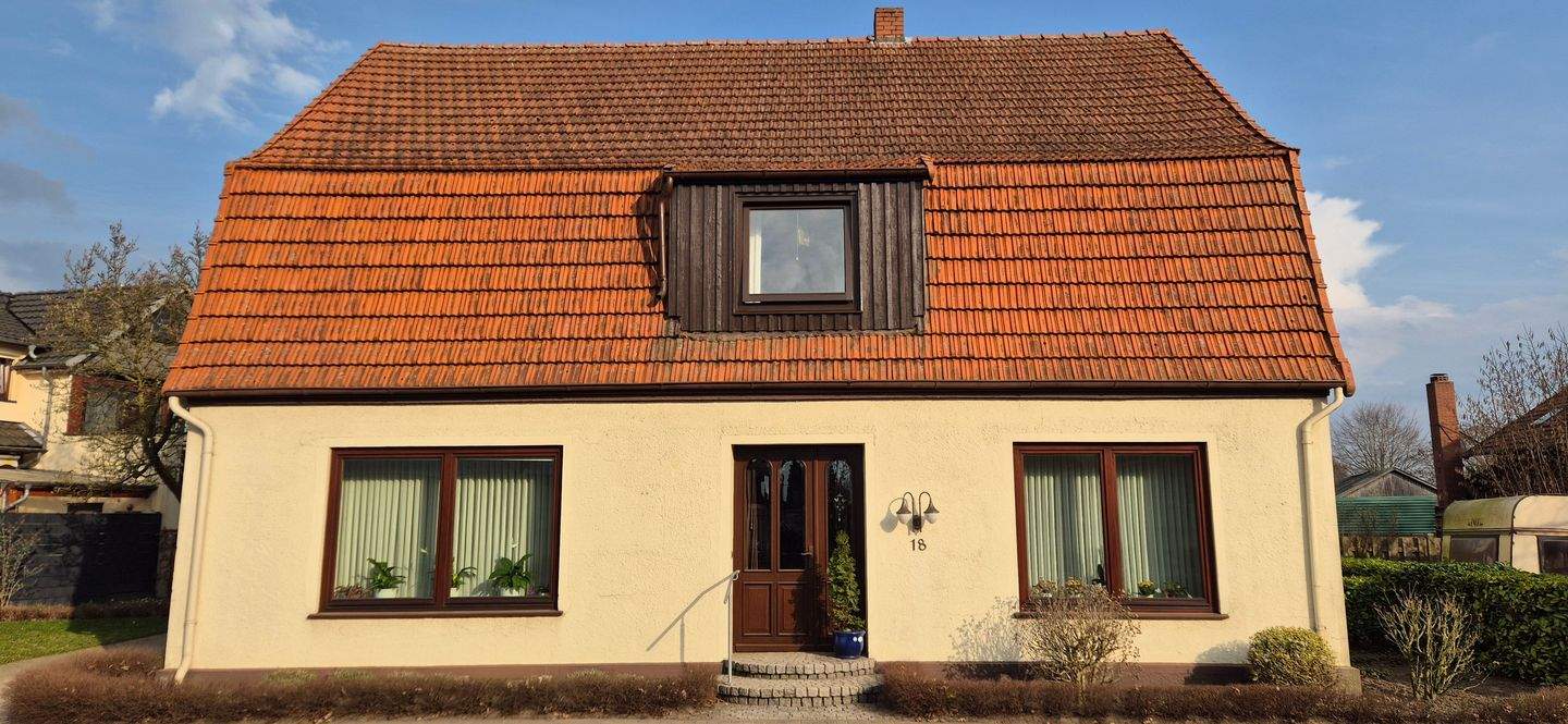 Großzügiges Einfamilienhaus mit Nebengebäude und liebevoll angelegtem Garten zu verkaufen – Ottersberg – Vorschaubild 2