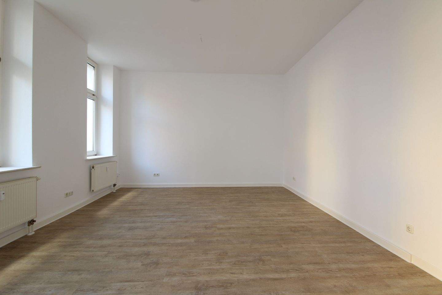 Frisch renovierte 4-Zimmer-Wohnung im Herzen von Magdeburg! ++ WG-geeignet ++ – Magdeburg – Vorschaubild 2