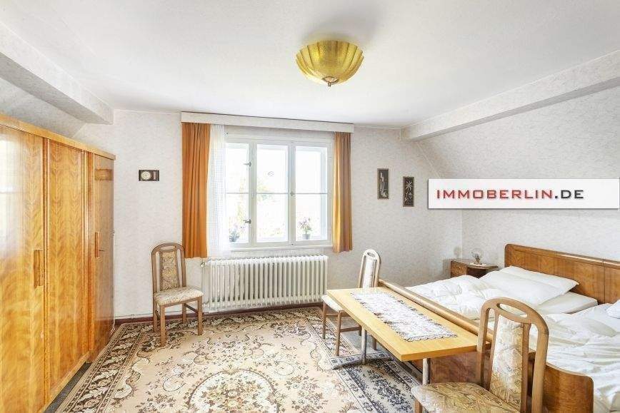 IMMOBERLIN.DE - Klassisches Haus mit großem Garten in Harmonielage am Stadtrand – Kleinmachnow – Bild 1 von 9