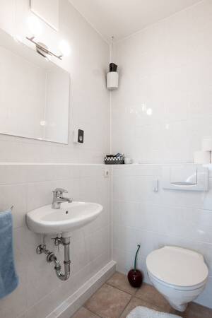 Lichtdurchflutete 4-Zimmer-DG-Wohnung mit Süd-Dachterrasse und neuer Hybrid-Wärmepumpenheizung – 81475 München – Vorschaubild 8