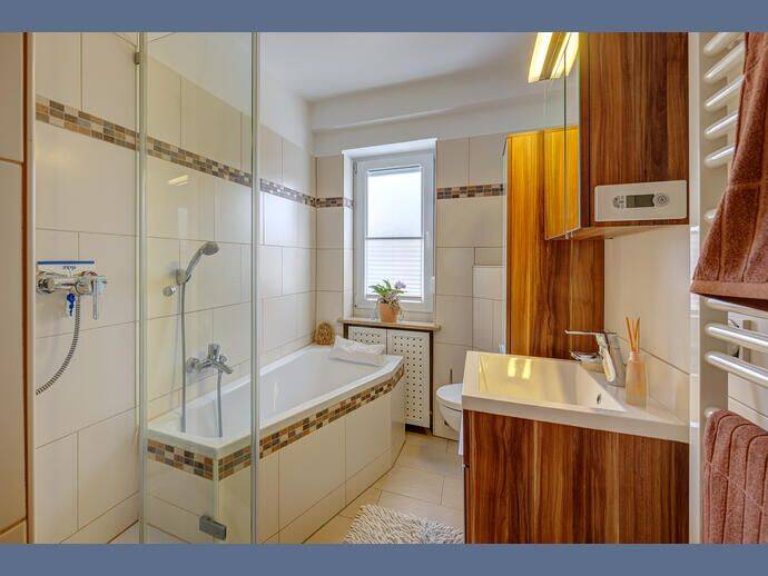 Möbliert: Ruhige, helle 3-Zimmer Wohnung mit Balkon und Stellplatz – München – Vorschaubild 9