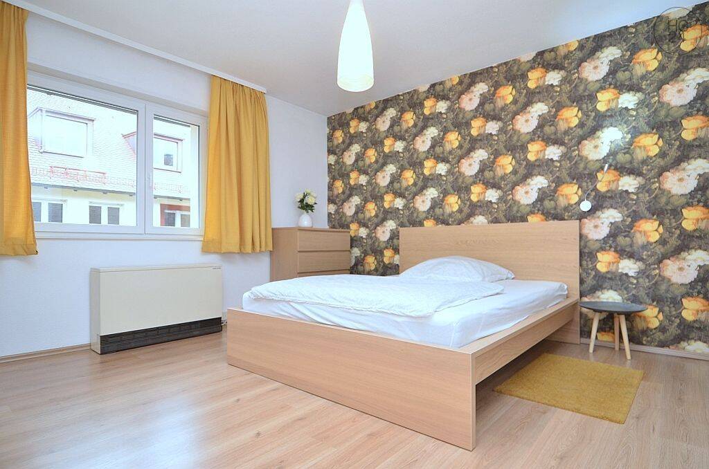 Modern möblierte 2-Zimmer-Wohnung mit Balkon und WLAN direkt in der Altstadt – Nürnberg – Vorschaubild 2