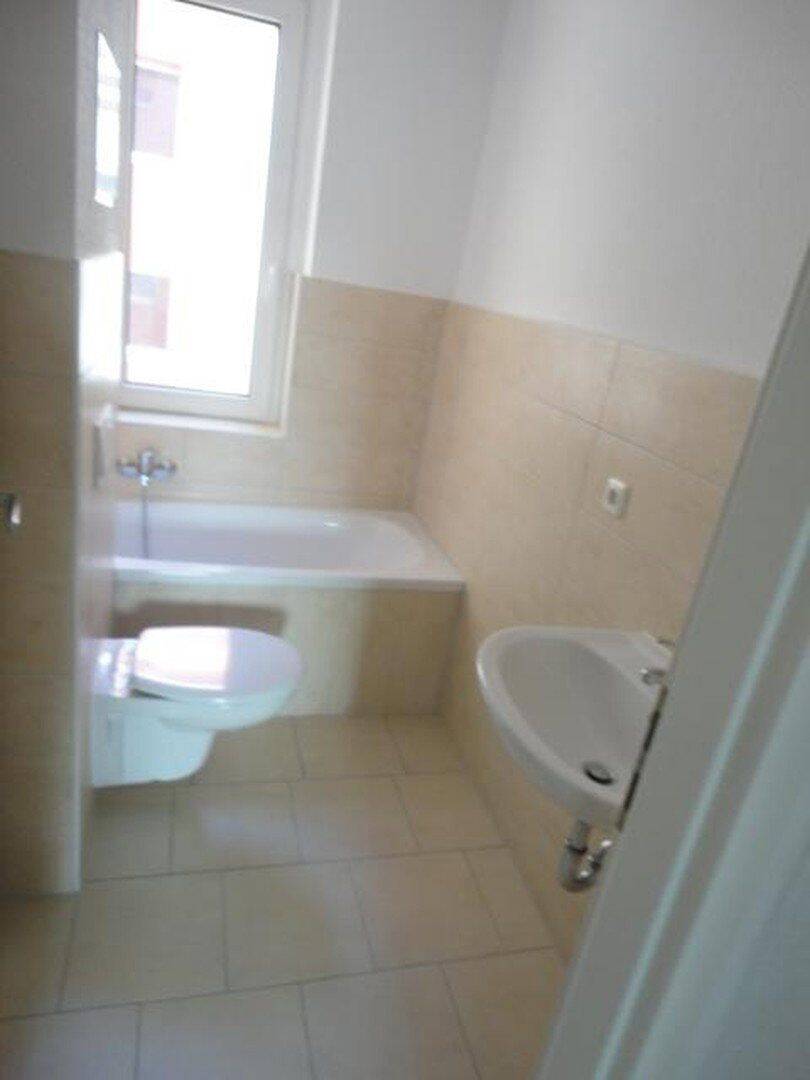 Hochwertige und schöne 4-Raumwohnung in guter Lage mit Wintergarten – Magdeburg – Vorschaubild 2