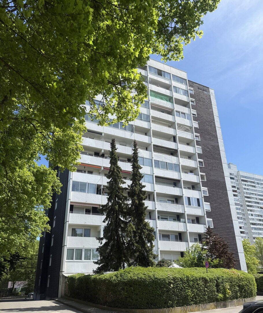 Herrenbach-Spickel: gut geschnittene 3 Zimmer-Wohnung mit Fernblick in guter Lage. Provisionsfrei! – Augsburg – Bild 1 von 9