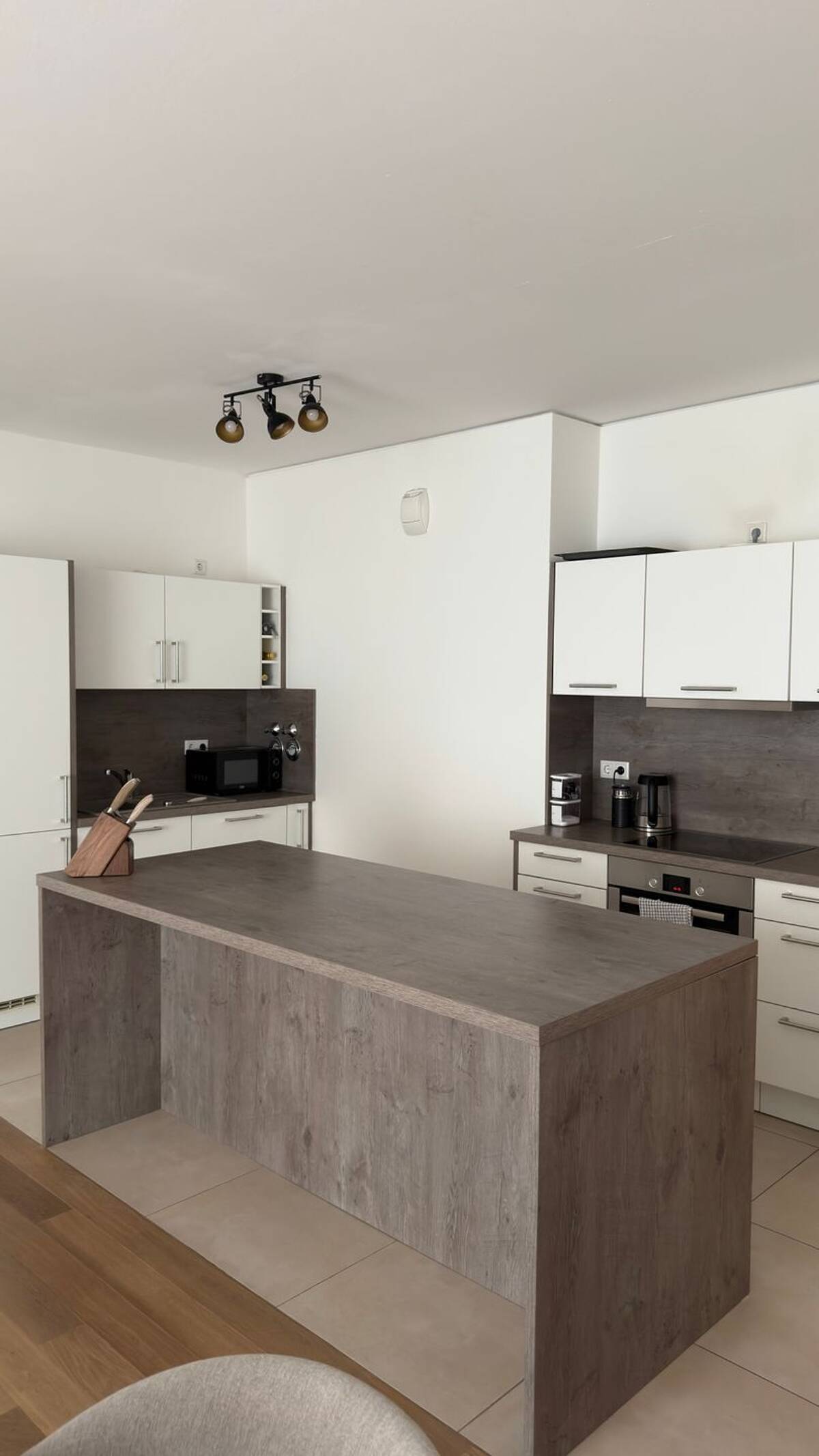 Helle 2-Zimmer Wohnung zum Vermieten – 4103 Leipzig – Bild 1 von 8