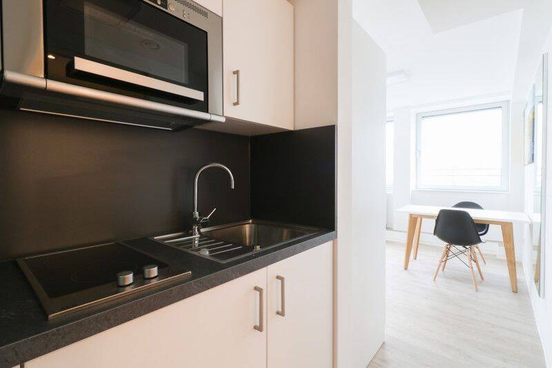 Stilvoll möblierte Etagenwohnung mit Balkon und modernem Ambiente zum Wohlfühlen – Düsseldorf – Vorschaubild 4