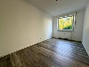 Erstbezug nach Sanierung: 4-Zimmer-Wohnung mit offener Wohnküche, Balkon und Stellplatz in Mainz-Mombach – 55120 Mainz – Vorschaubild 6