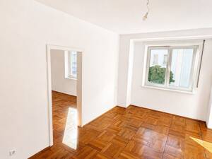 Provisionsfrei und frisch renoviert - 4 Zimmer Innenstadtwohnung!