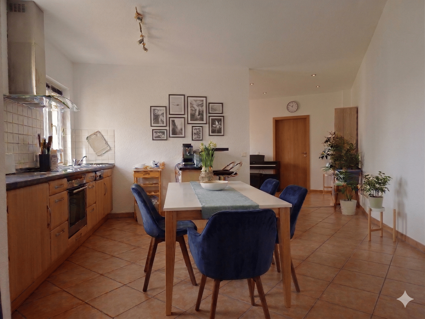 Seltene Gelegenheit: Moderne 2-Zimmer Wohnung mit 39m² offenem Wohn- und Essbereich sowie Balkon - absolute Innenstadtlage - keine Käuferprovision – Erlangen – Vorschaubild 3