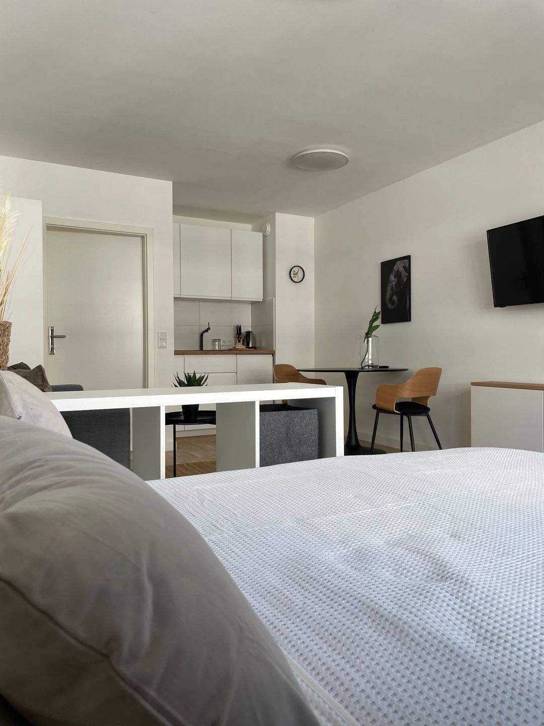 Stilvoll möbliertes Apartment im Szene-Viertel – Düsseldorf – Vorschaubild 4