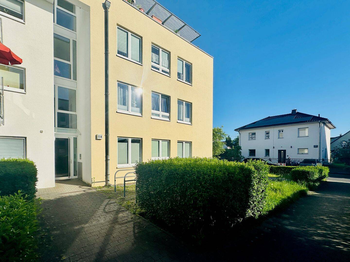 möbliert 3-Zi in Pankow + Tiefgarage - mindestens 1 max. 2 Jahre | Wannen-Bad | EBK | Balkon | LIFT – Berlin – Vorschaubild 2