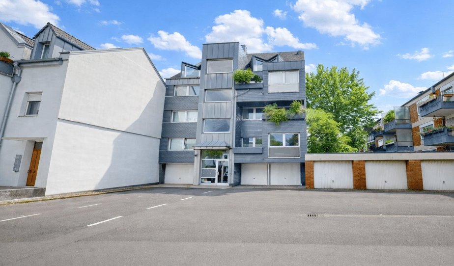 Investieren in Köln: 6-Parteienhaus mit hohem Potenzial und Abgeschlossenheit!