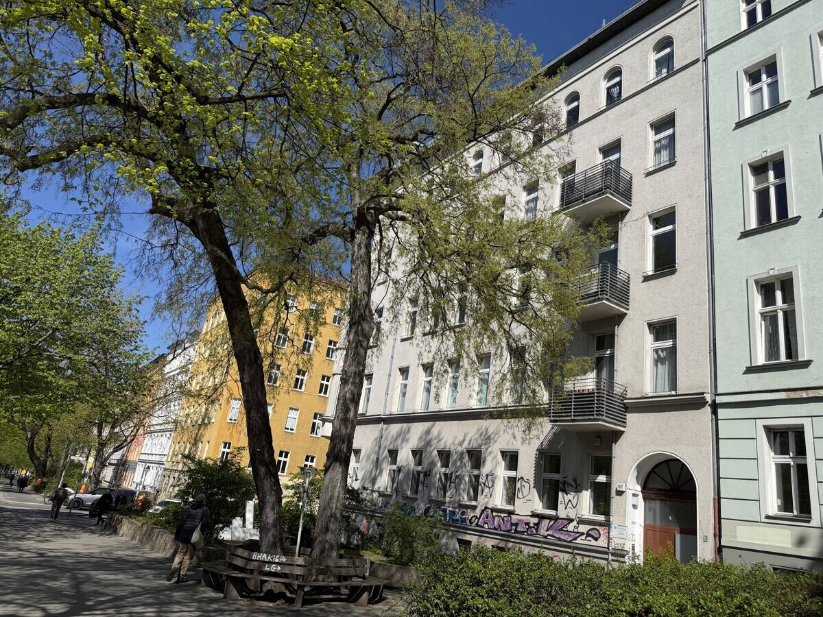 Vermietete Altbauwohnung mit Balkon, nahe dem Viktoriapark im Bergmannkiez ***Duschbad***