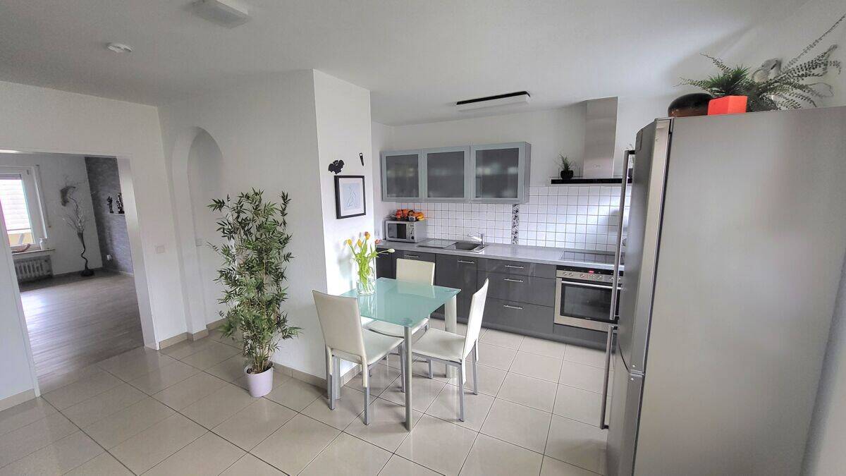 +++Neu-Ulm/Pfuhl, charmante 3-Zi.-ETW, ca. 86 m² Wfl., Garage, 1. OG, großer Balkon+++