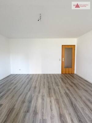 Charmante, frisch renovierte, 2-Zimmer-Wohnung mit Balkon in gepflegter Wohnanlage – 8066 Zwickau – Vorschaubild 3