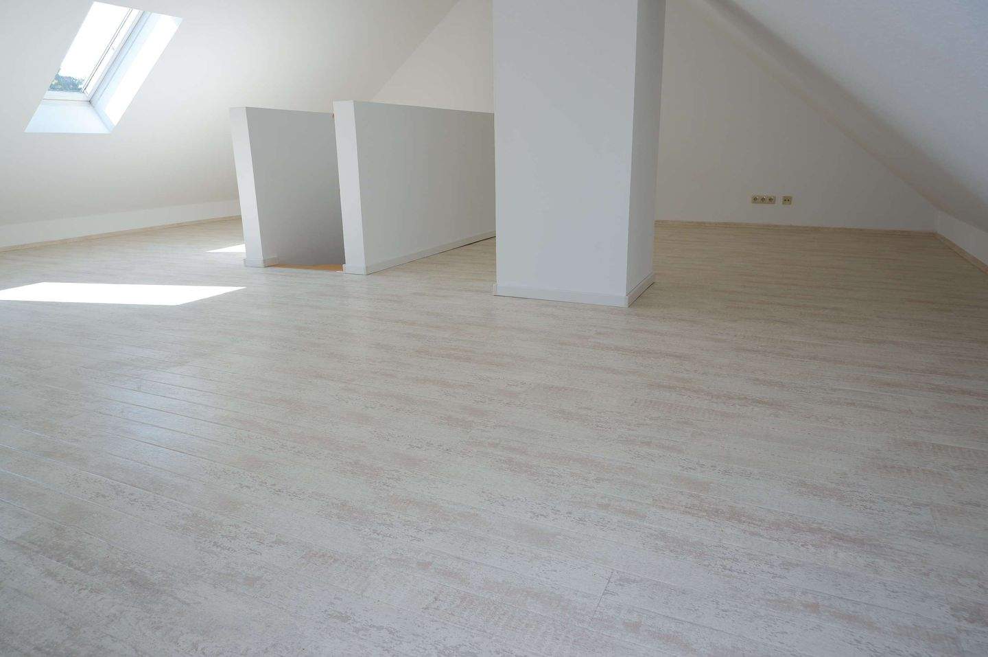 DG-Maisonette - Südbalkon - offne Küche - große Schlafräume !!! – Chemnitz – Vorschaubild 6