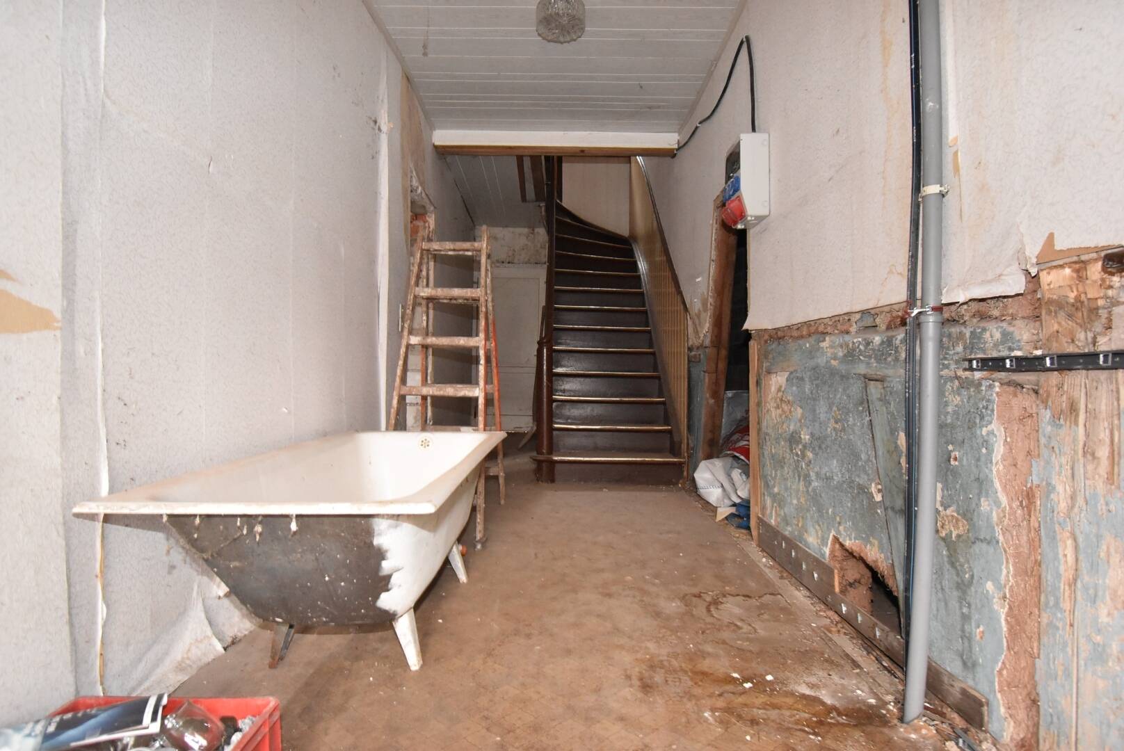Einfamilienhaus in zentraler Lage zum Selbstausbau ! – Suhl – Vorschaubild 3
