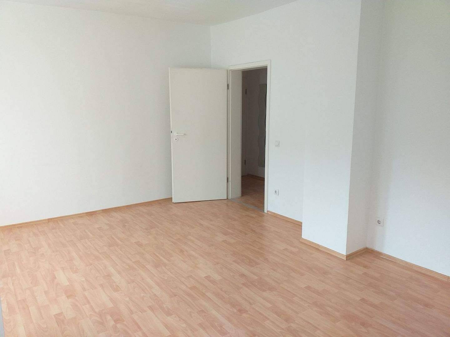 Nürnberg Nord: vermietete 2-Zimmer DG-Wohnung mit Balkon, kleine Singleküche, Duschbad mit Fenster - zu verkaufen – Nürnberg – Vorschaubild 6