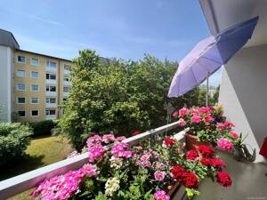 RE/MAX - Bogenhausen: 3-Zimmer: Sonnige Süd-Ausrichtung & absolute Hofruhe!