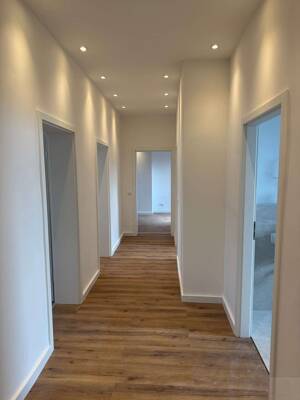 Kernsanierte 5-Zimmer-DG-Wohnung in Düsseldorf-Oberbilk – 40227 Düsseldorf – Vorschaubild 3