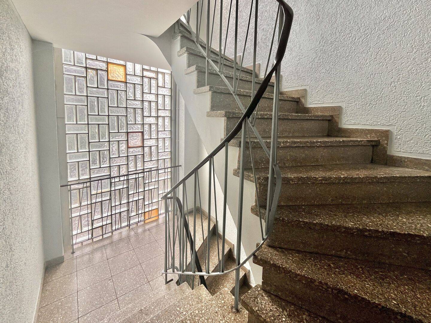 1-Zimmer-ETW * gepflegtes Mehrfamilienhaus * zentrumsnah * ca. 37 m² Wohnfläche * Kapitalanlage * – Mönchengladbach – Vorschaubild 2