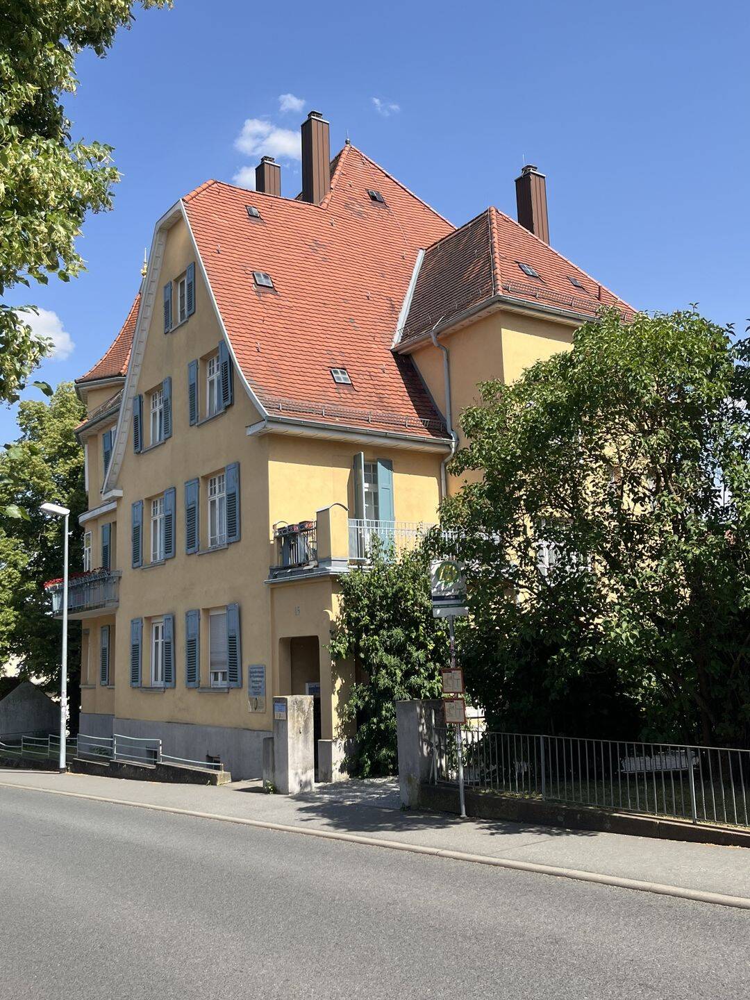 Alt-ehrwürdiges Mehrfamilienhaus in Bad Mergentheim – Bad Mergentheim – Vorschaubild 2