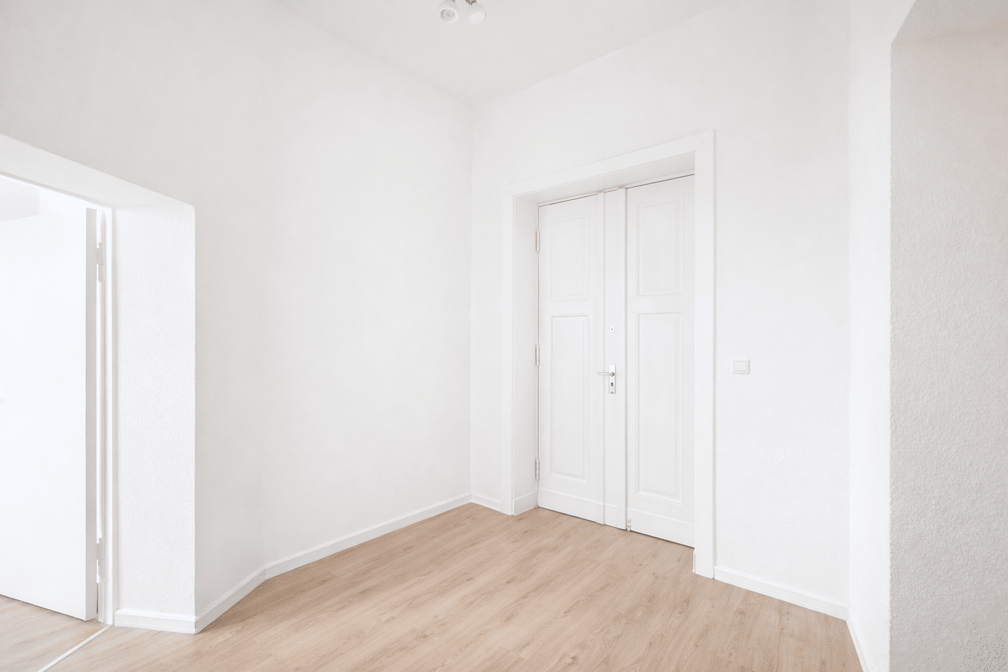 ?? Wohnen im Regenbogen-Kiez - Moderner 2-Zi Altbau-Traum mit EBK nahe Viktoria-Luise-Platz – Berlin – Vorschaubild 3